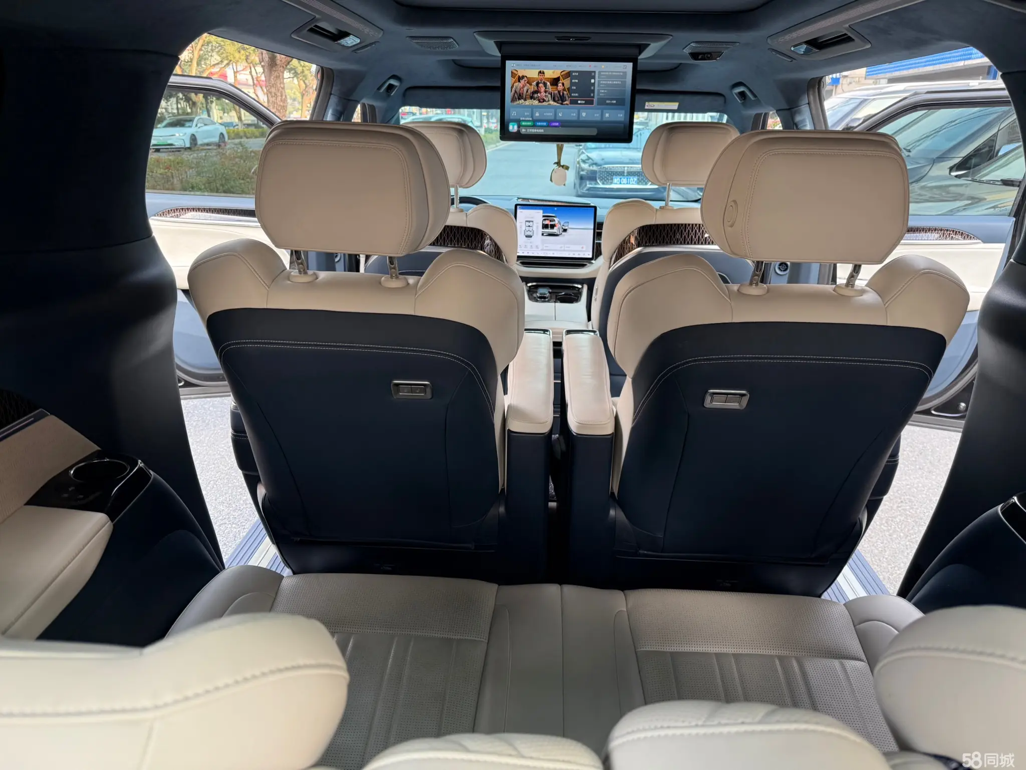 极氪 极氪009 2023 汽车图片 #8