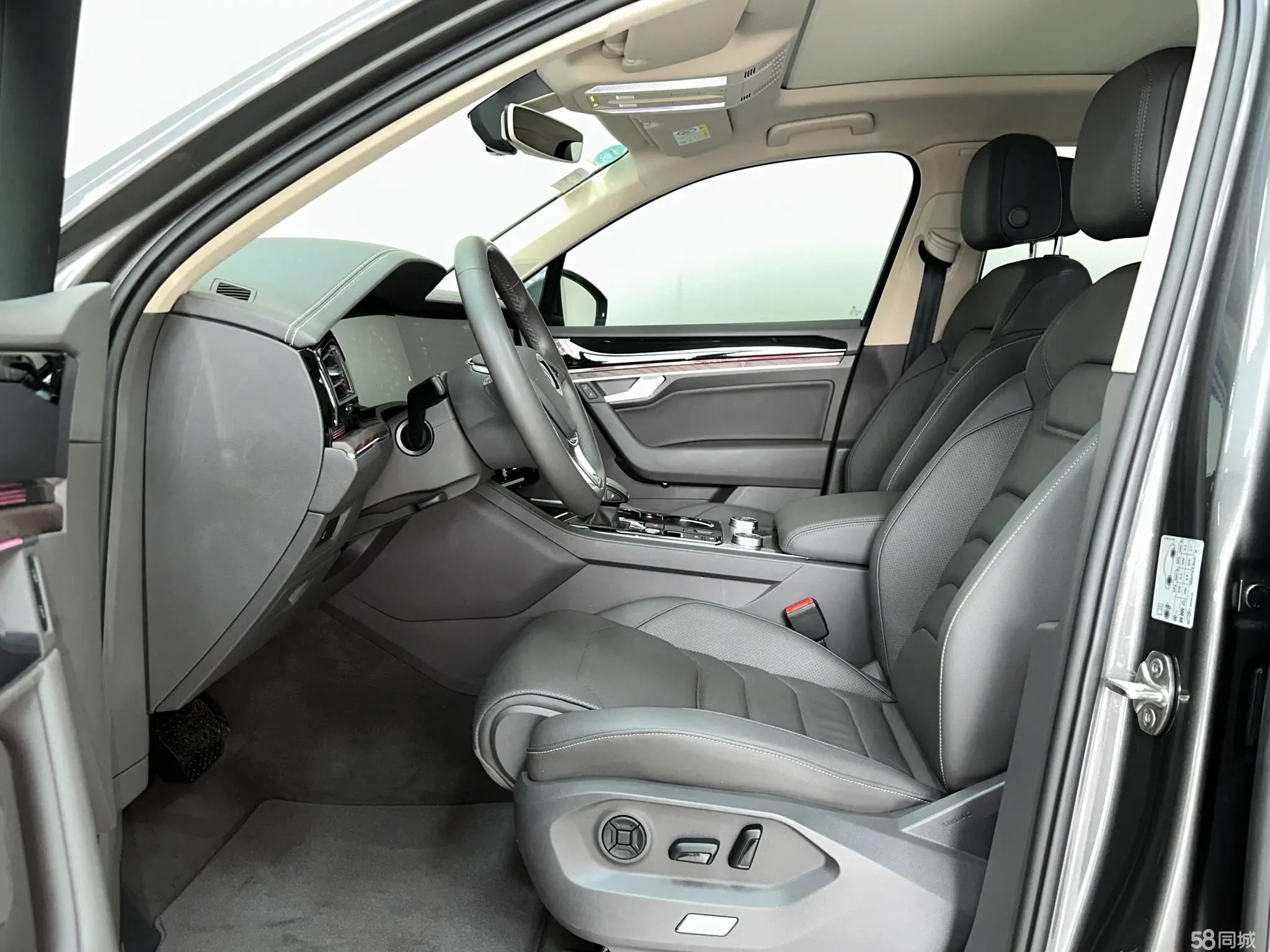 Volkswagen Touareg 2020 car image #8