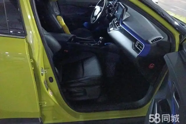 Toyota C-HR 2019 car image #8