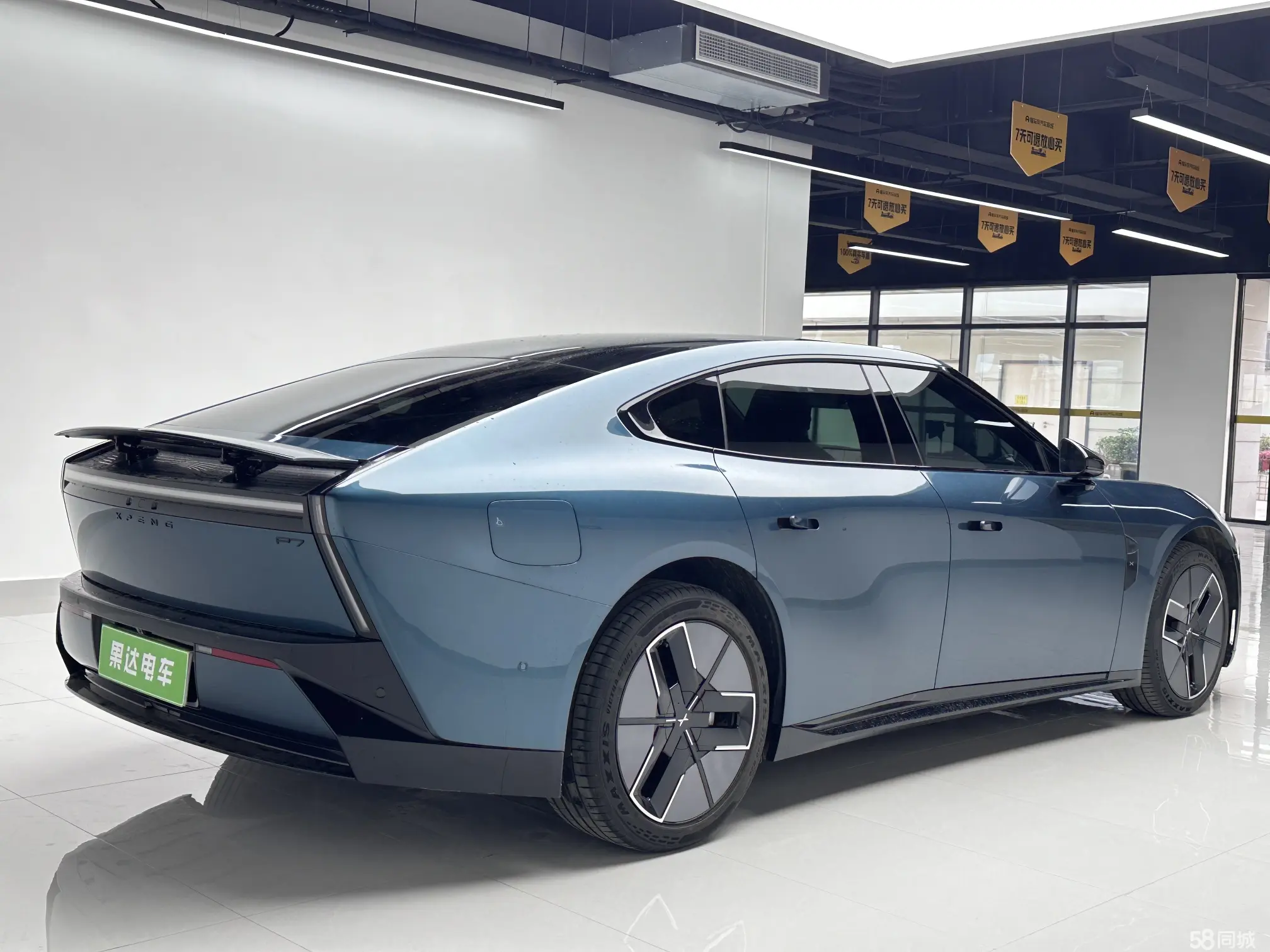 Xpeng P7 2025 изображение автомобиля #8