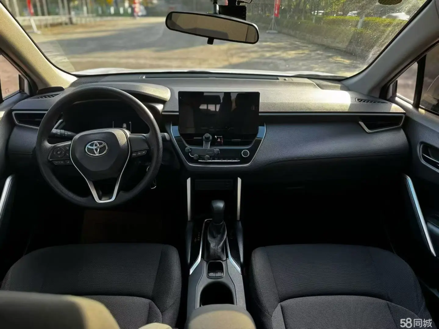 Toyota C-HR 2023 car image #8