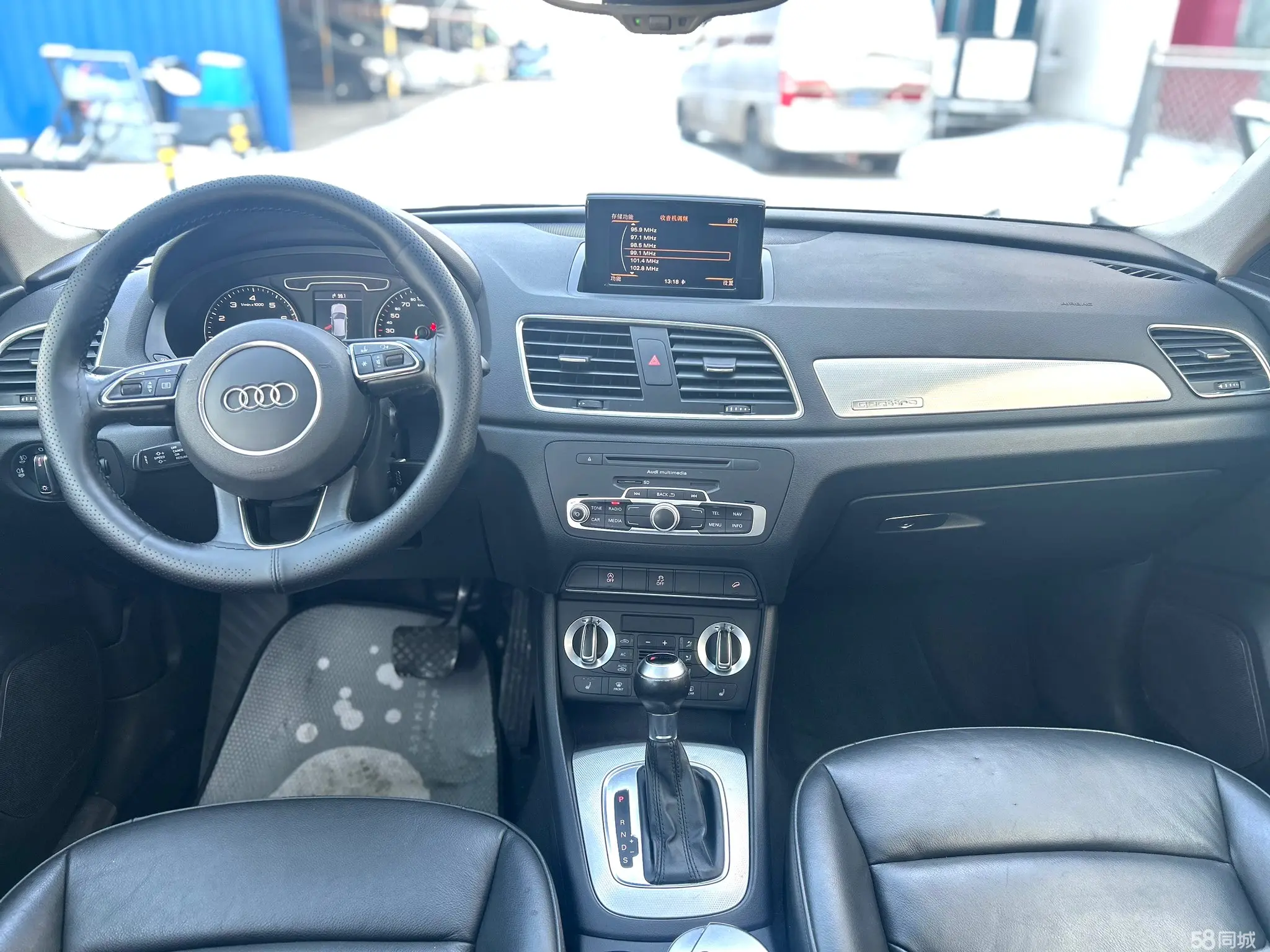 Audi Q3 2013 car image #8