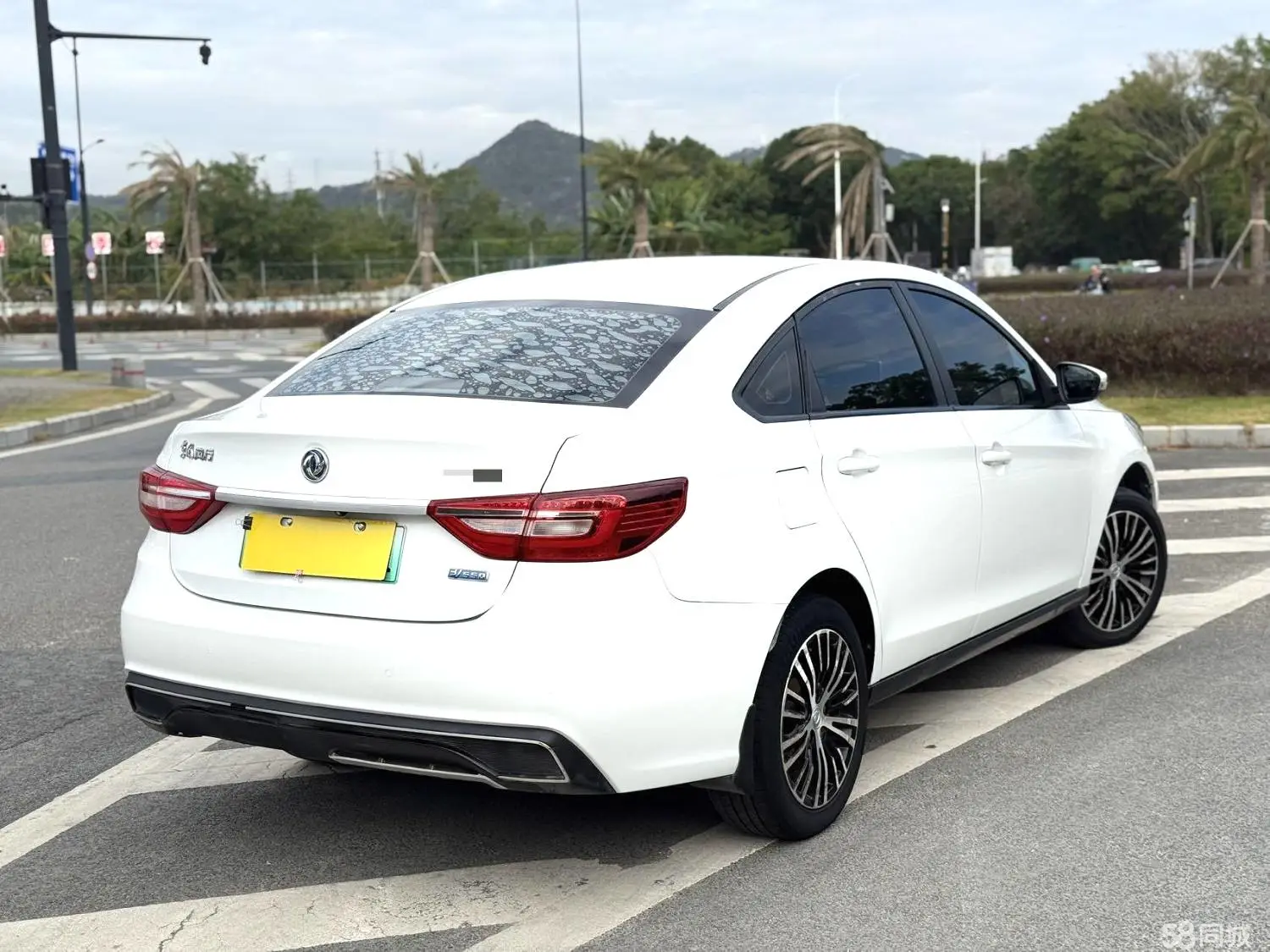 Forthing S50 EV 2021 изображение автомобиля #8