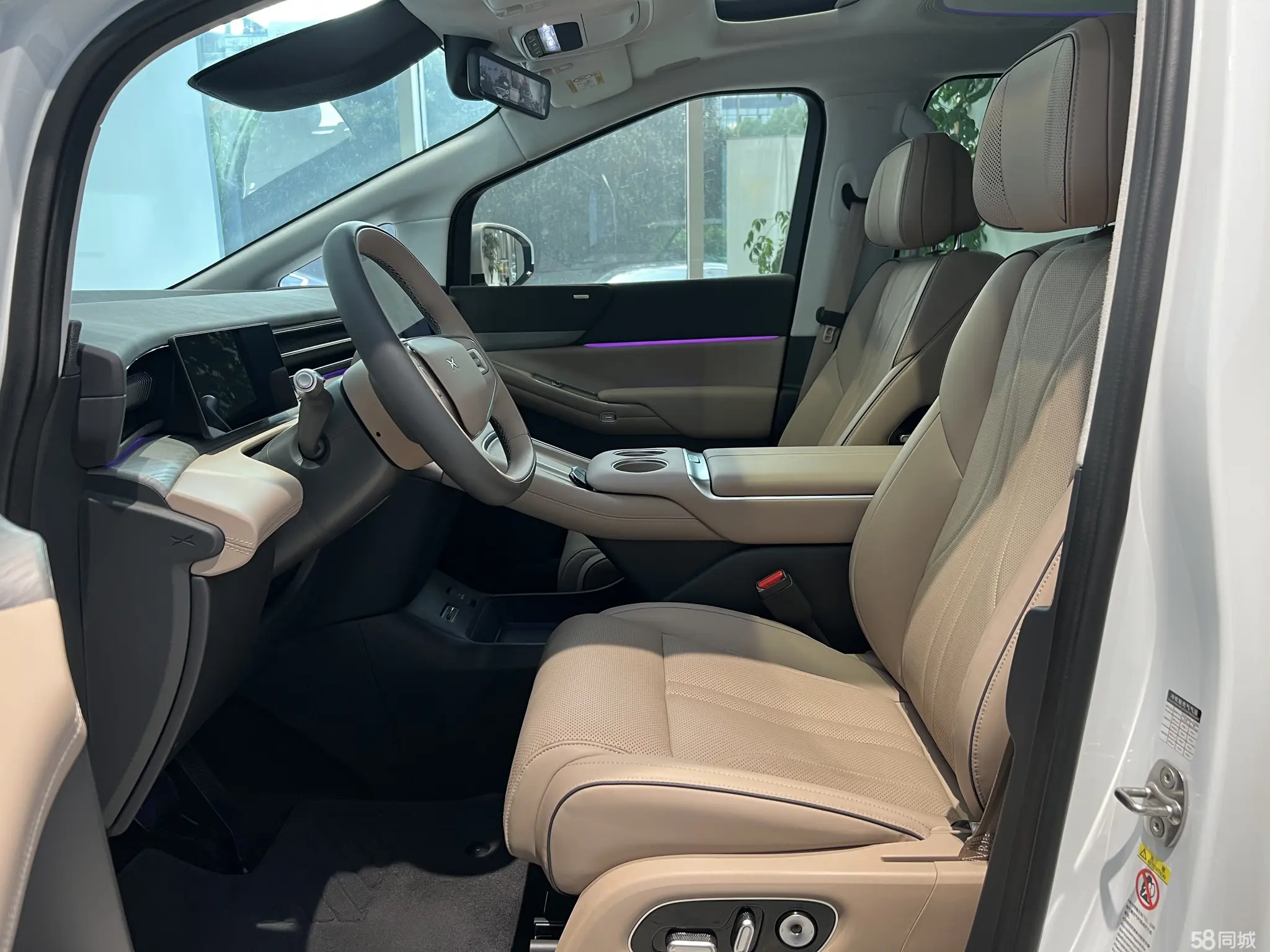 Xpeng X9 2025 car image #8