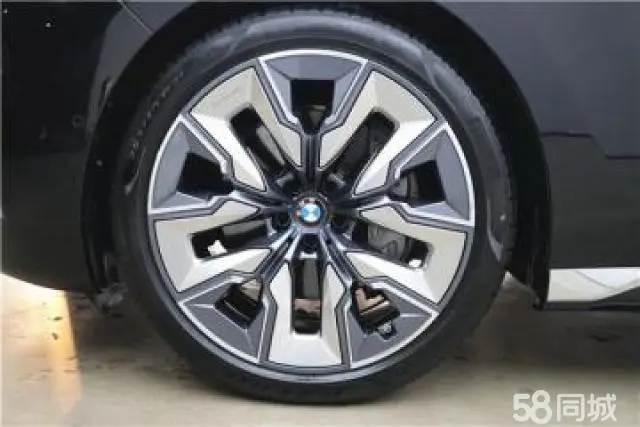 BMW 7 Series 2024 car image #8