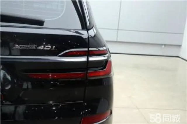 BMW X7 2024 car image #8