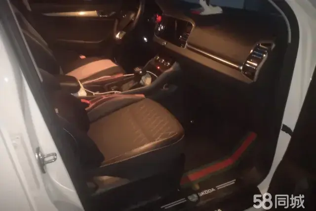 Skoda Karoq 2020 car image #8