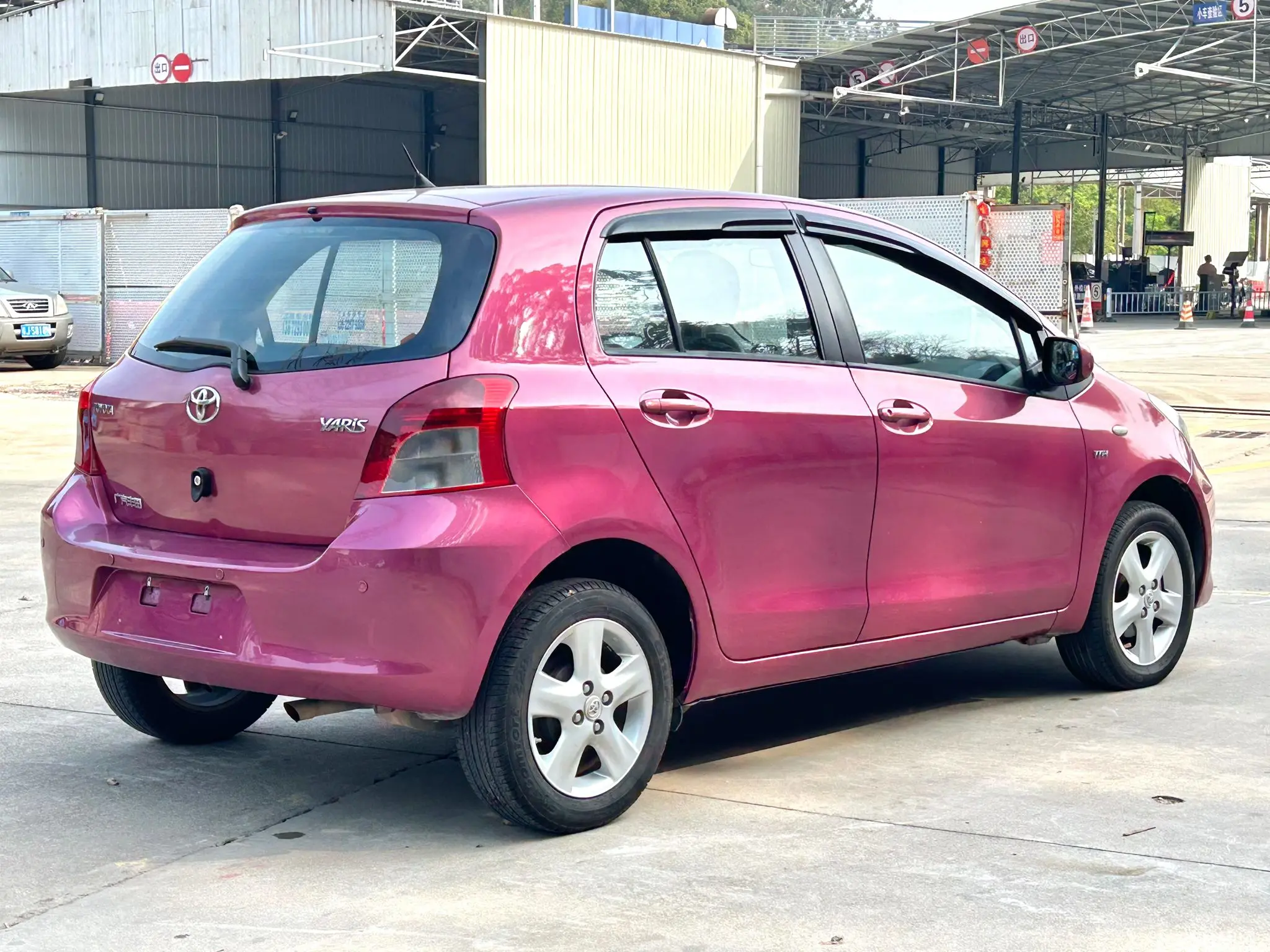 Toyota Yaris 2012 изображение автомобиля #8