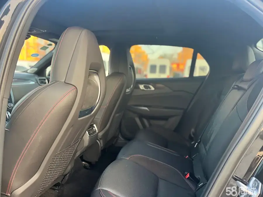 Lynk & Co 03 2018 car image #8