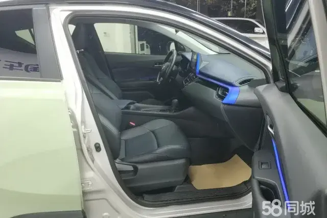 Toyota C-HR 2022 car image #8