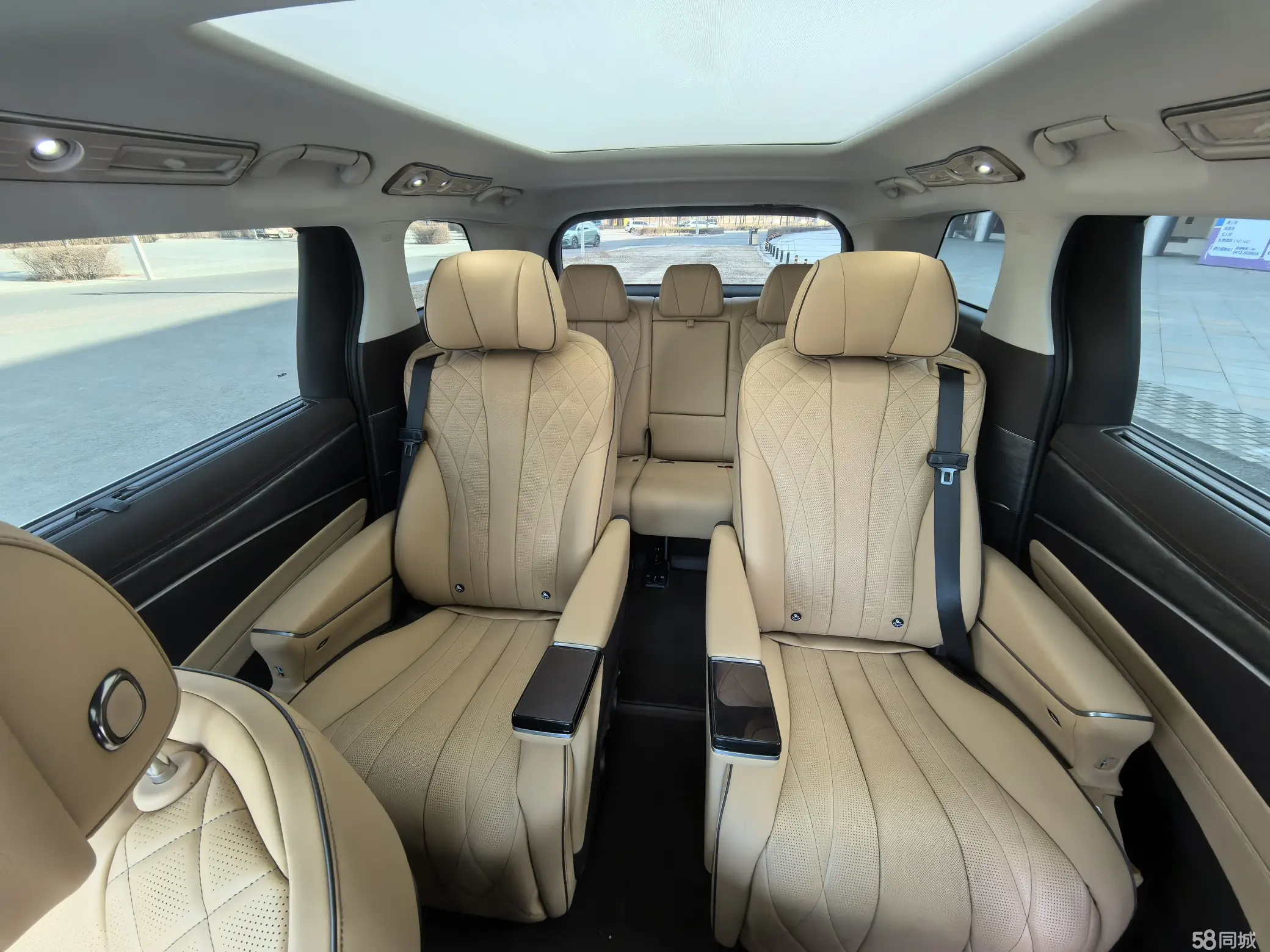 Denza D9 2024 image de voiture #8