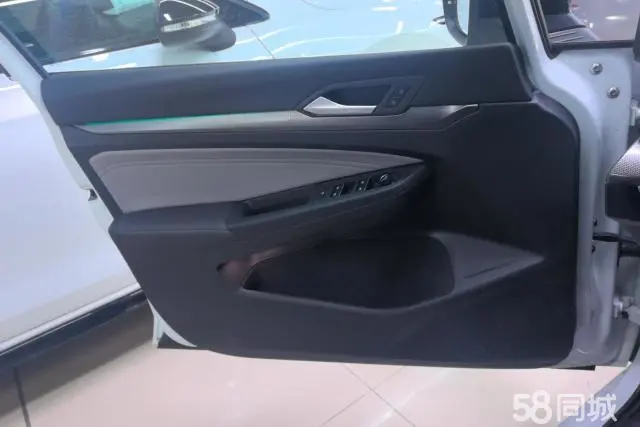 Volkswagen Golf 2025 car image #8
