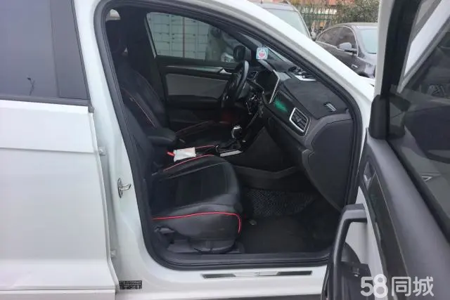 Volkswagen T-Roc 2023 car image #8