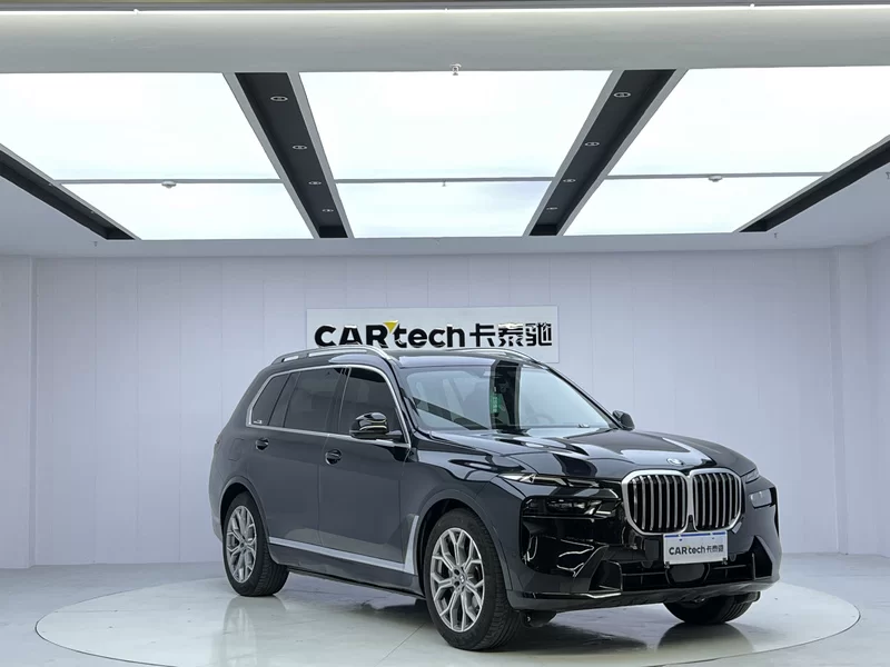 BMW X7 M60i 2023 car image #8