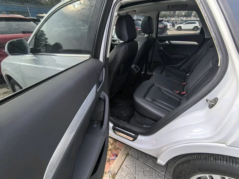 Audi Q3 2015 car image #8