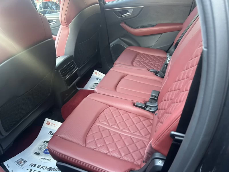 Audi SQ7 2024 car image #8