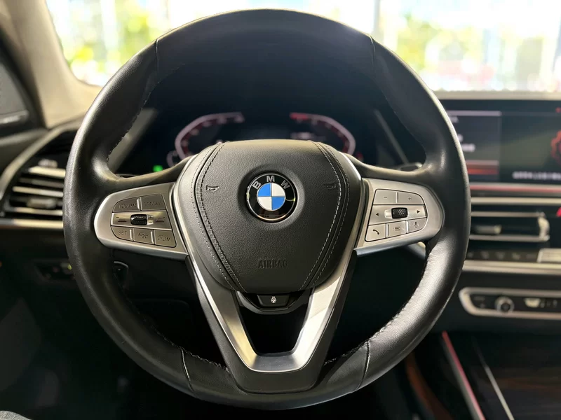 BMW X7 M60i 2020 car image #8