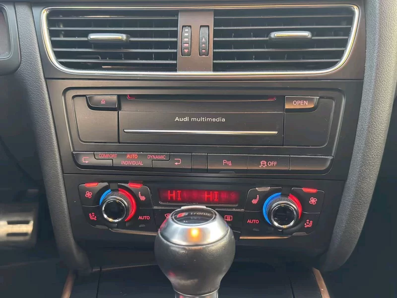 Audi S5 2012 car image #8