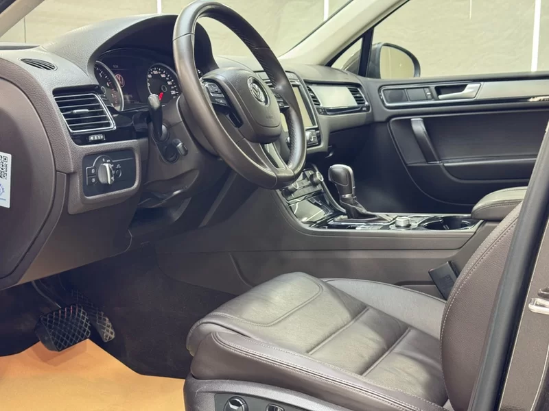 Volkswagen Touareg 2016 car image #8