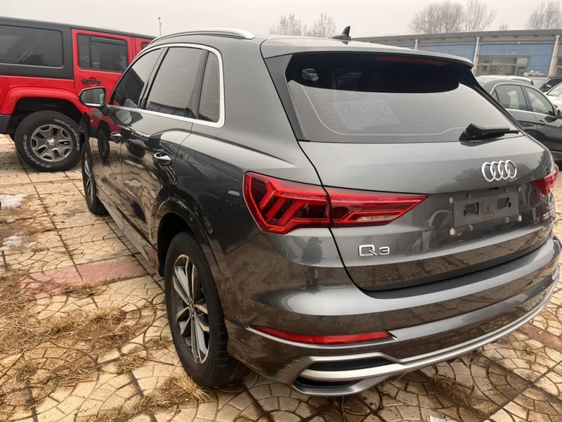 Audi Q3 2020 car image #8