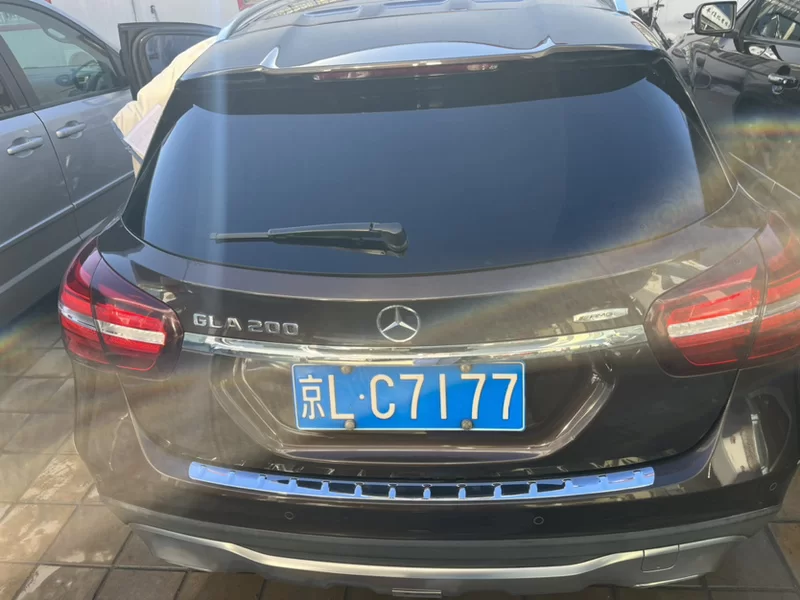 Mercedes-Benz GLA Class 2018 immagine di auto #8