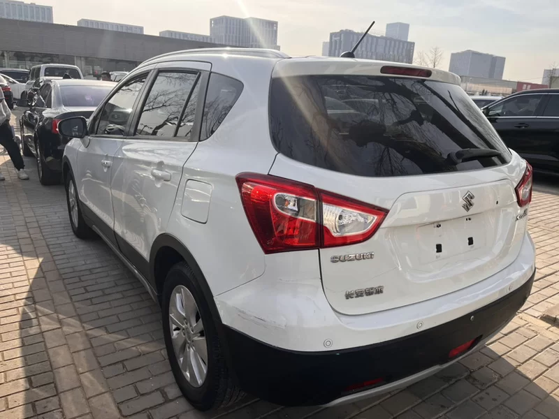 Suzuki S-Cross 2014 صورة سيارة #8