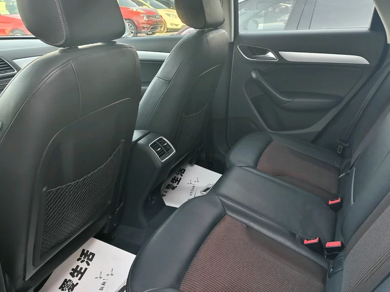 Audi Q3 2018 car image #8