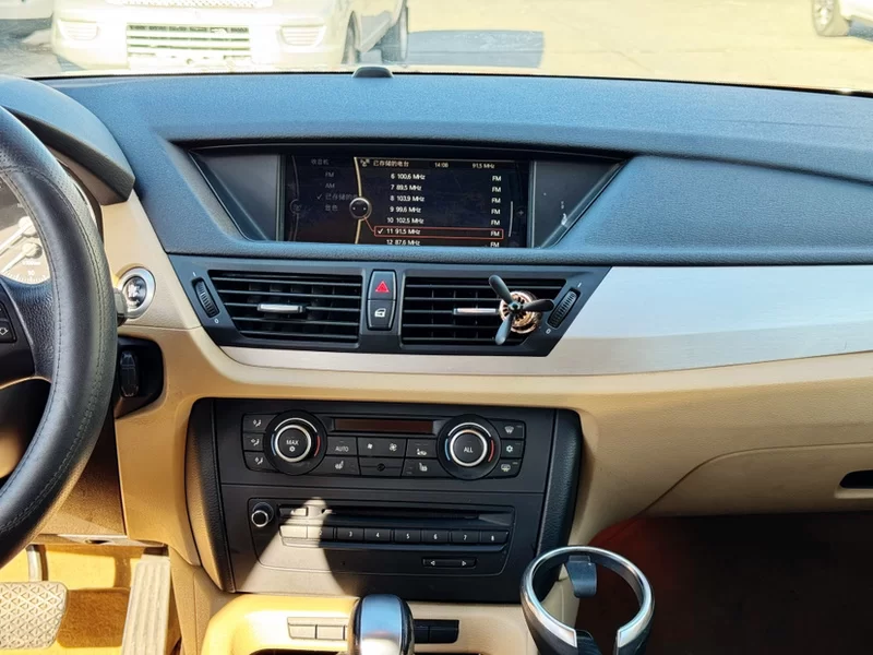 BMW X1 2012 car image #8