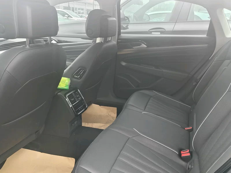 Volkswagen Passat 2024 car image #8