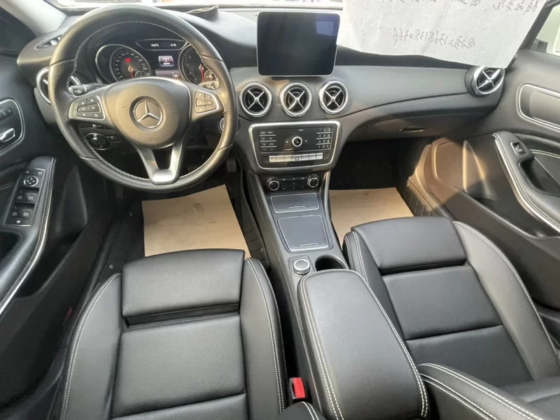 Mercedes-Benz GLA Class 2018 immagine di auto #8