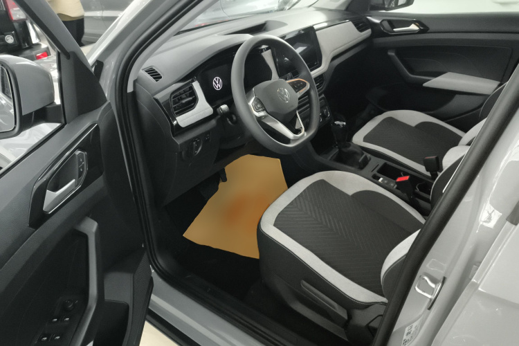 Volkswagen Tharu 2025 immagine di auto #16