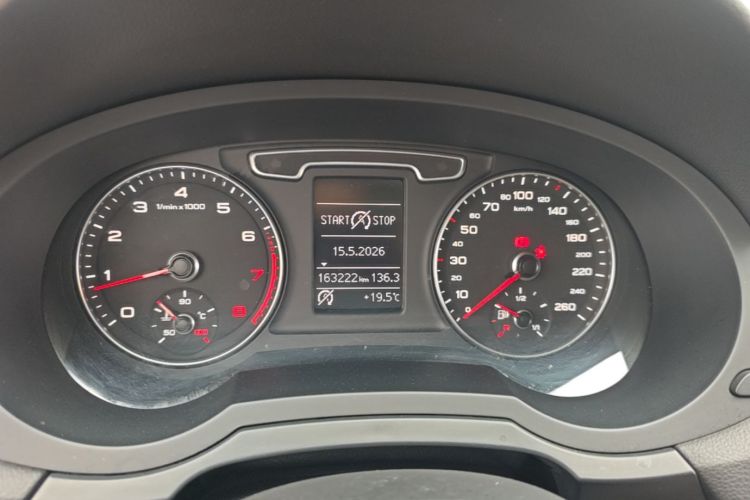Audi Q3 2014 car image #12