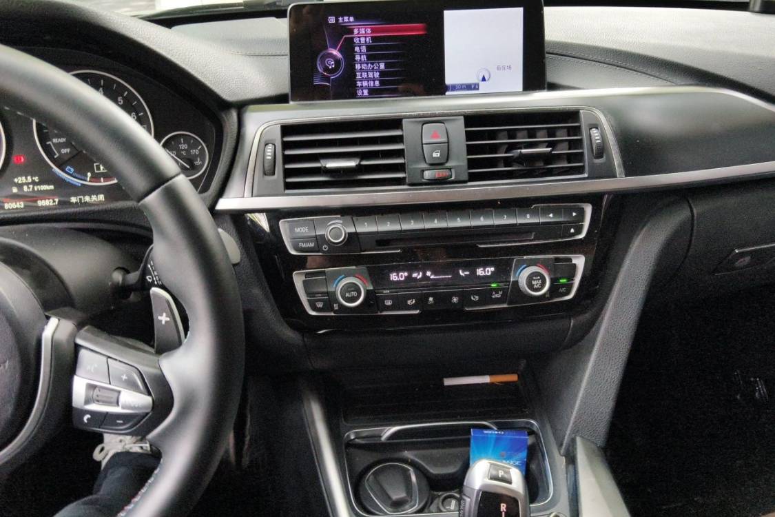 BMW 3 Series 2018 car image #26