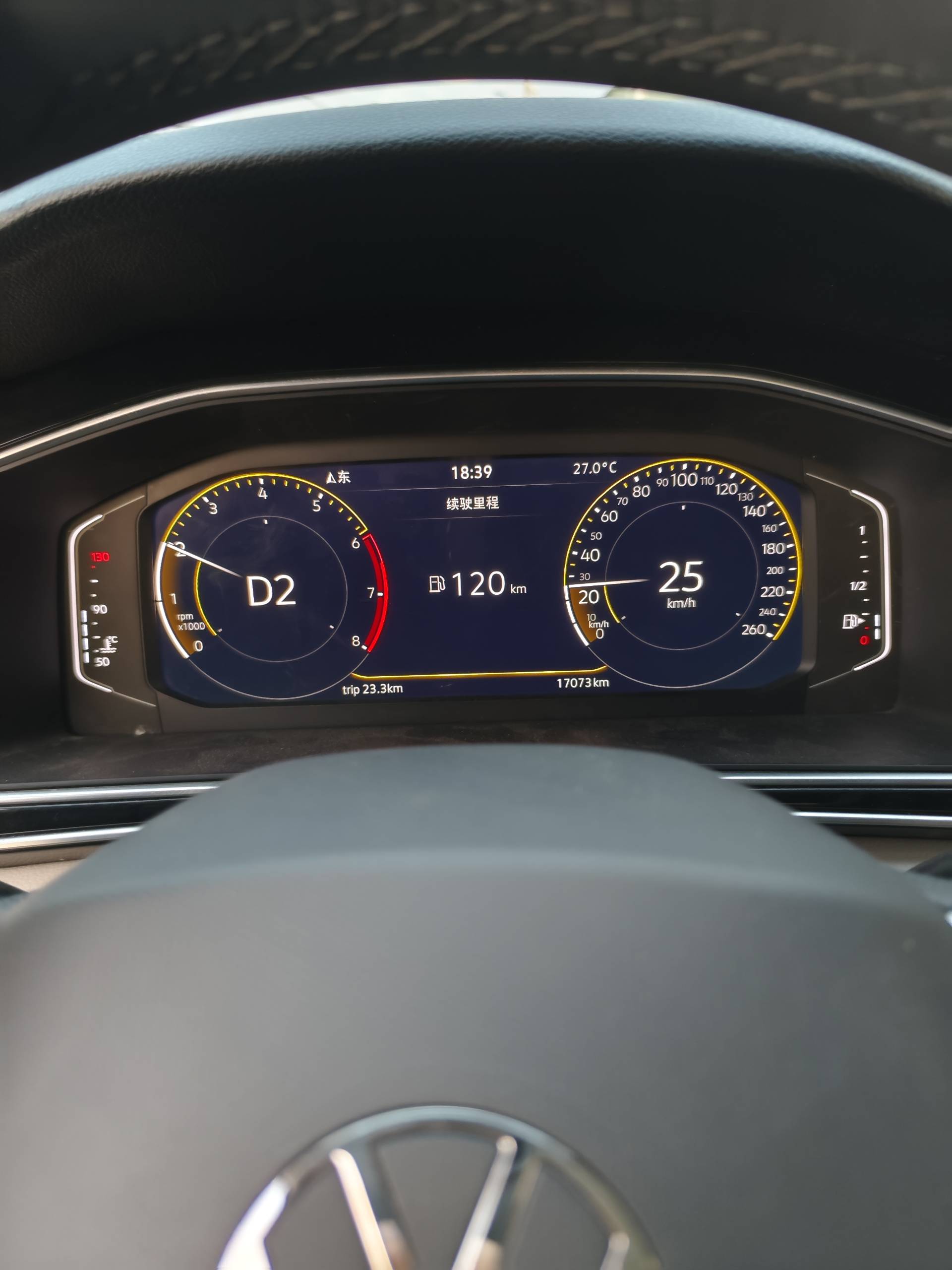 Volkswagen Tiguan L 2025 immagine di auto #8