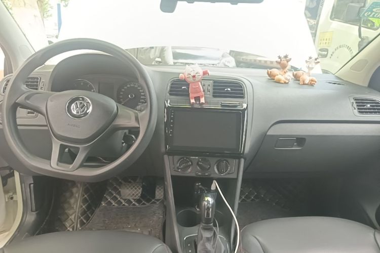 Volkswagen Polo 2017 car image #13