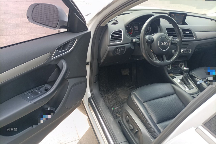 Audi Q3 2015 car image #18