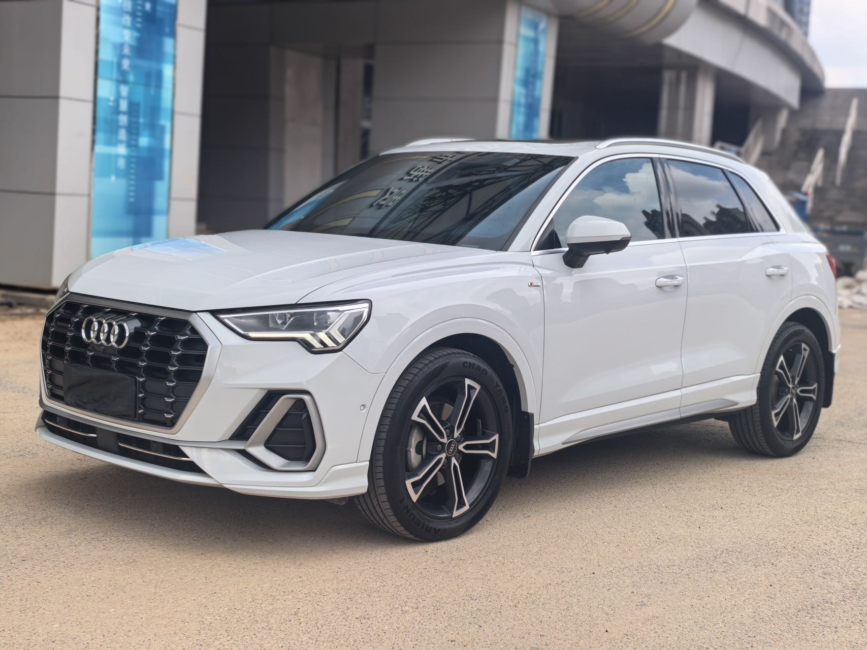 Audi Q3 2022 car image 