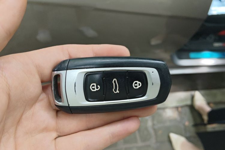 GEELY Emgrand 2019 car image #11