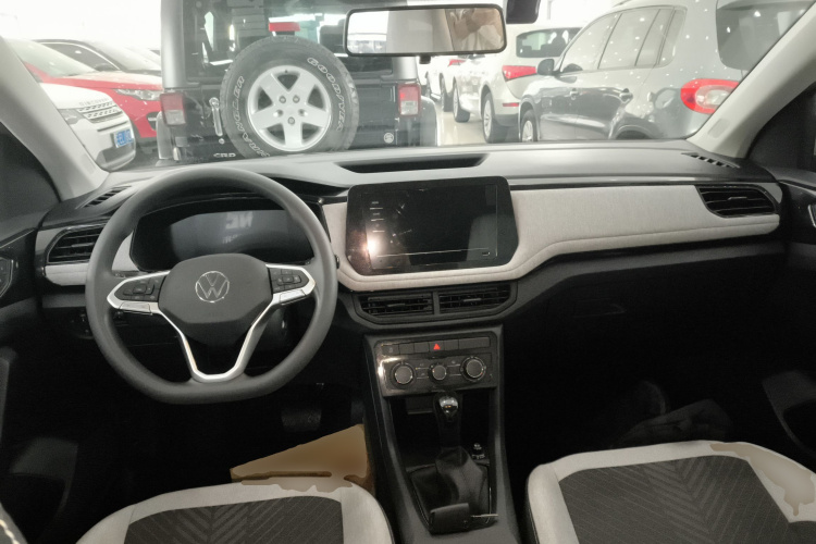 Volkswagen Tharu 2025 immagine di auto #10