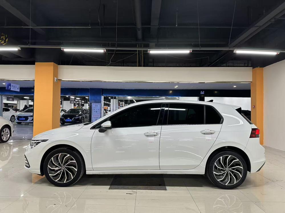 Volkswagen Golf 2022 car image #4