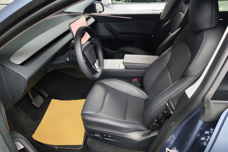 Tesla Model Y 2025 #15 Tesla Model Y 2025 car image #15