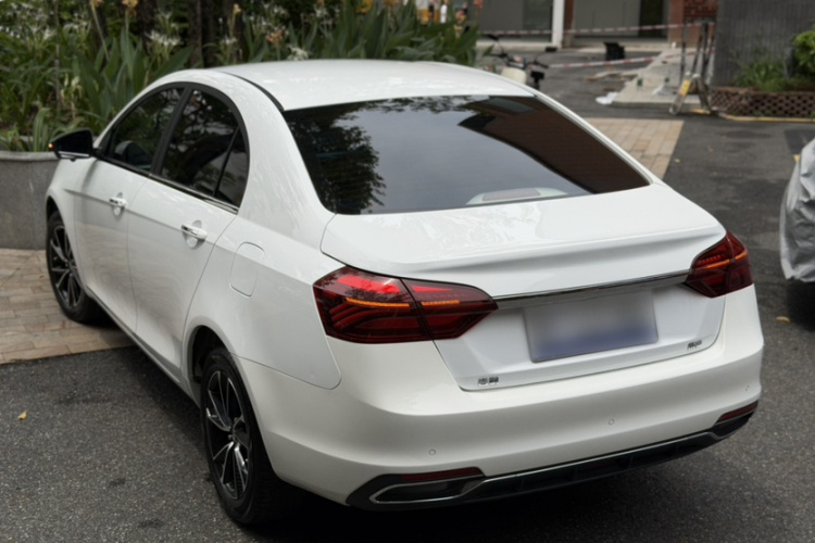 GEELY Emgrand 2019 #13 GEELY Emgrand 2019 car image #13