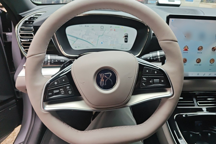BYD Han 2025 car image #11