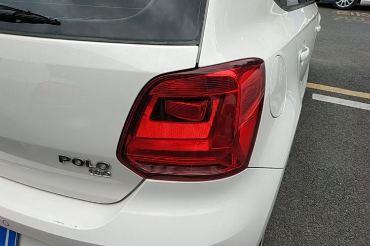 Volkswagen Polo 2016 car image #8