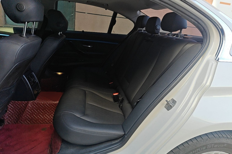 BMW 3 Series 2016 car image #17