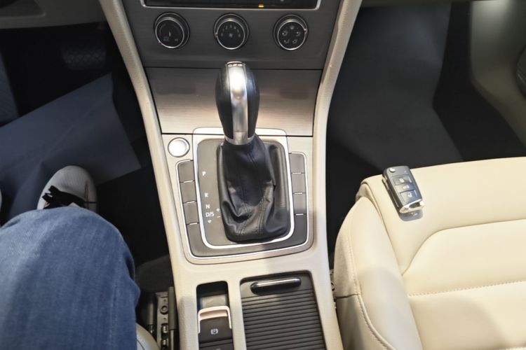 Volkswagen Golf 2016 car image #14