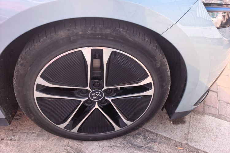 BYD Han 2023 car image #9
