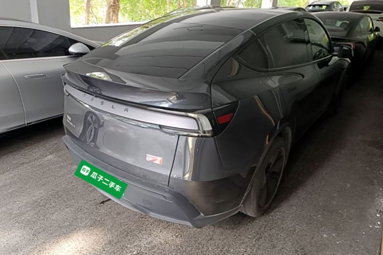 Tesla Model Y 2025 car image #7