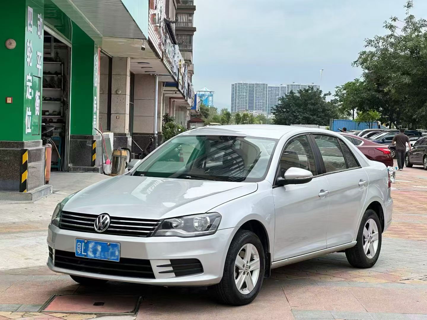 Volkswagen Bora 2013 car image 