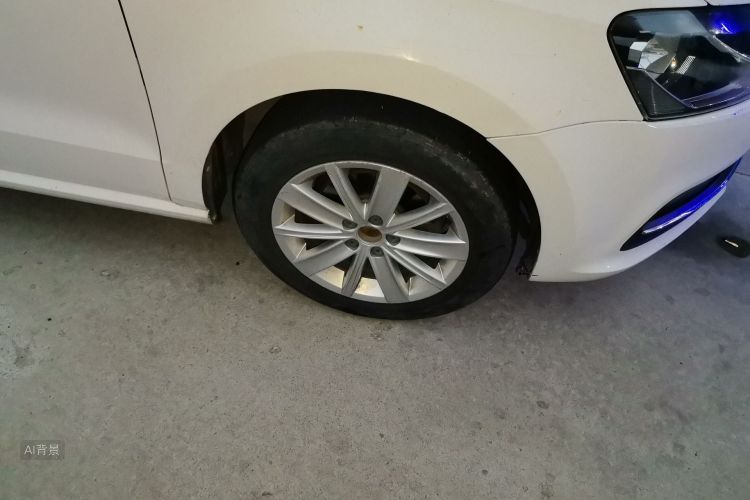 Volkswagen Polo 2015 car image #9